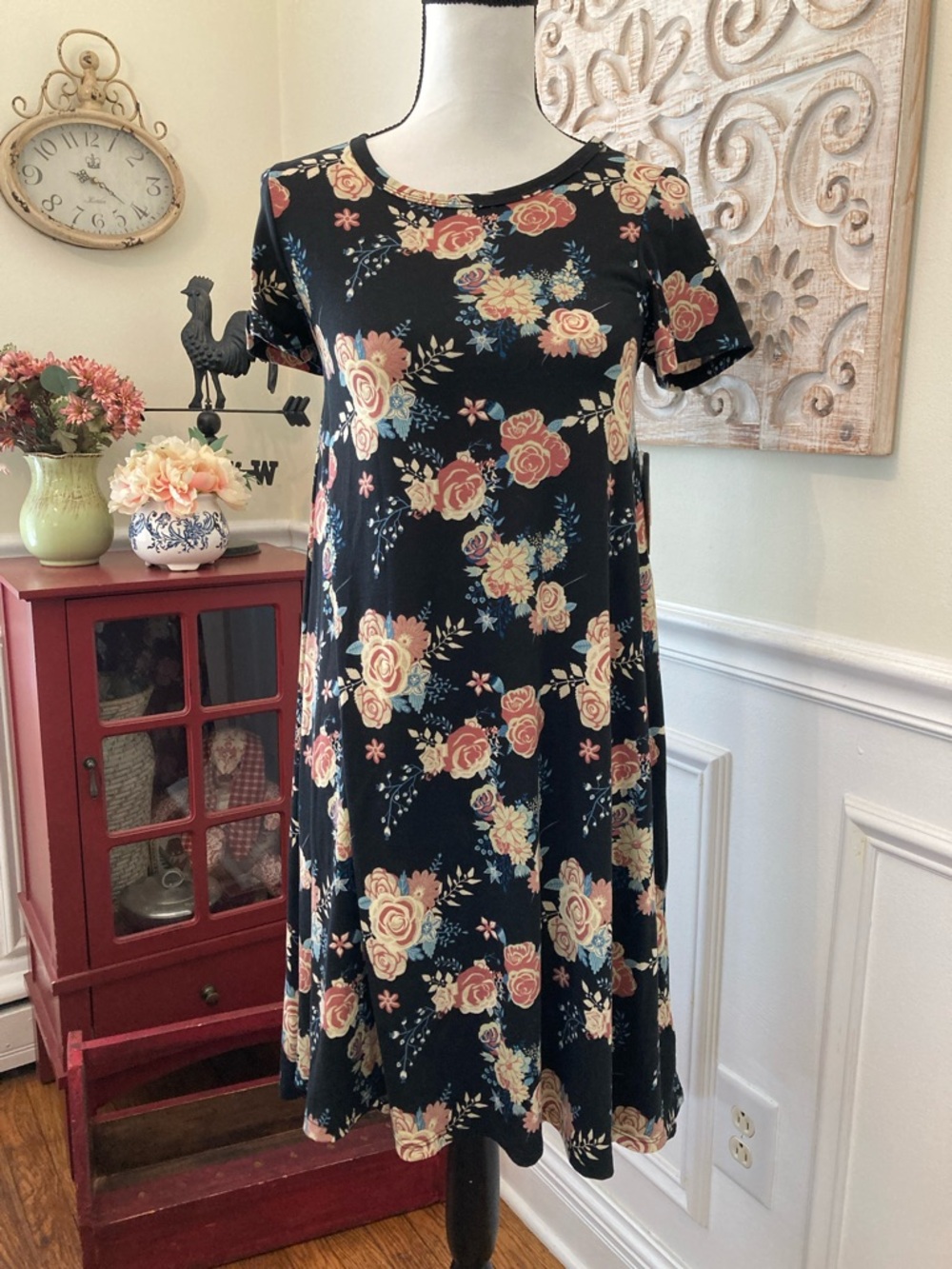 LuLaRoe Carly Black Floral Short-Sleeve Swing Dress